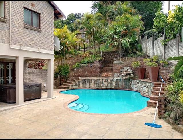 5 BEDROOM HOUSE FOR SALE IN PADFIELD PARK